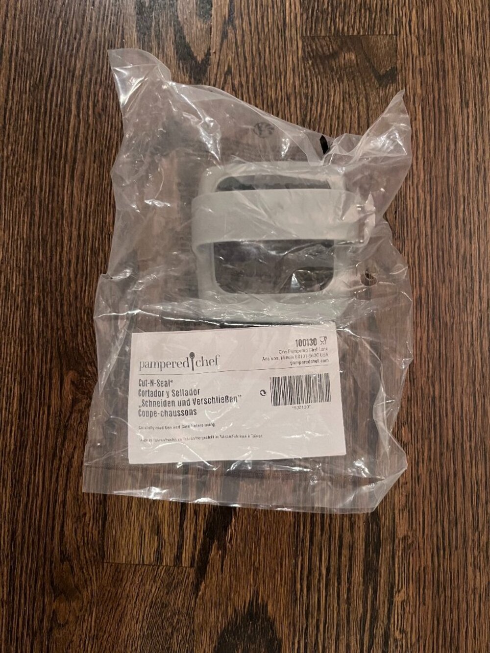 Brand New In Packaging Pampered Chef Cut-N-Seal® Sandwich and Pastry Maker (Item